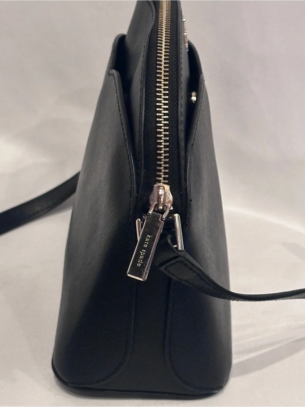 kate spade black dome crossbody with gold logo - Picture 3 of 8